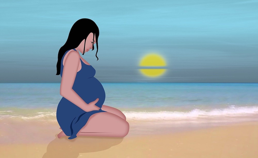 Une femme enceinte en plein exercices