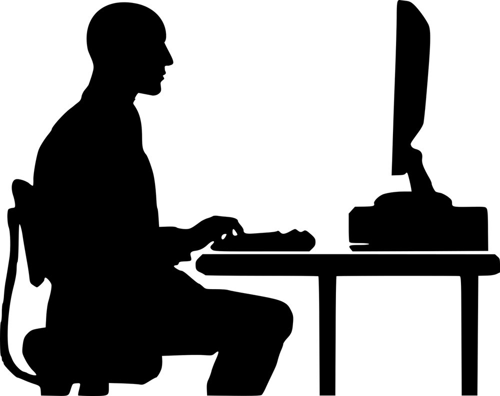 Candidat en recherche de job sur son ordinateur